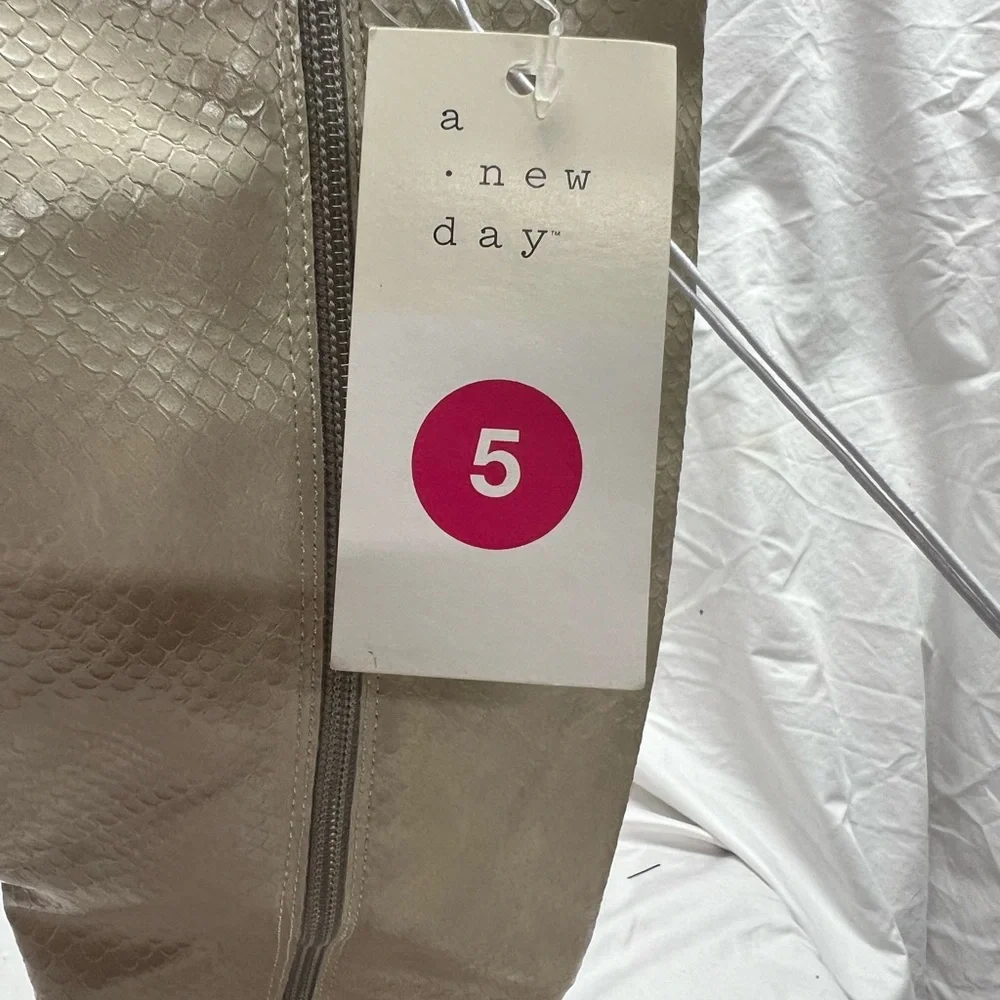 Off white tall boots - Picture 13 of 16